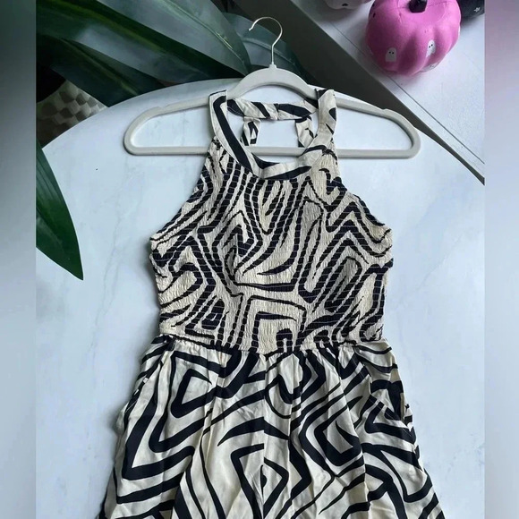 Jessica Simpson Black and Cream Patterned Jumpsuit Size Small NWT - Picture 4 of 8